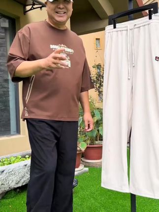 【道格拉斯】黑杏色秋季灯芯绒竖纹宽松男士休闲直筒长裤#休闲直筒裤 #百搭裤子 #强烈推荐 @DOU+上热门 @爆款推荐 @DOU+小助手