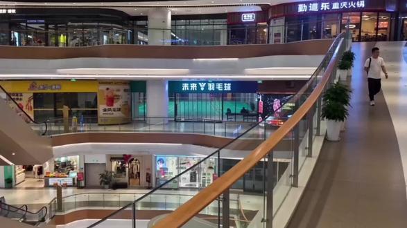#dou来挥拍 重庆市万州区“谁是球王”羽毛球争霸赛完美收官。比赛有终点,热爱无止境。愿我们把赛场上的拼搏激情融入日常,坚持运动、乐享健康,以球结缘、常聚常赛。期待未来再聚赛场,继续挥拍竞技、切磋交流,共燃羽球热爱,共享运动美好!#重庆羽毛球比赛 #万州羽毛球馆