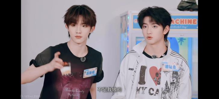 今天的族综一股子恋综的风味😍😍😍心理委员不用来了,我太得劲了,时代疯鸡以后就把剪辑外包出去吧。#橹穆