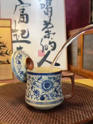 汝窑青花缠枝莲马克杯陶瓷带盖茶杯办公室水杯大容量喝茶杯子茶具#汝窑水杯 #汝窑马克杯 #青花茶杯 #茶杯 #茶器茶具