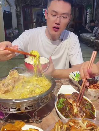 老姑和老姑夫来了,整个惊喜哈哈,中午吃火锅,晚上岩哥做的菜!#水卫士果蔬餐具净 用着放心,碗天天都得洗就得用点安全的,还能洗瓜果蔬菜!#洗洁精 #厨房好物