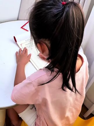 练就对了,字哪有写不会的,练多了就会了,初学练字,把横竖、笔划先练#控笔训练 #幼升小