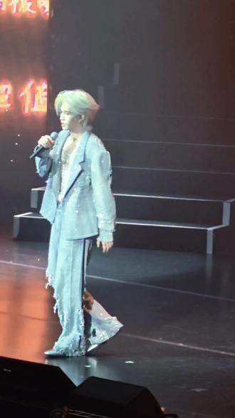 高嘉辉舞台真是超绝松弛感,一点都看不出来他才出道四个月#云旗