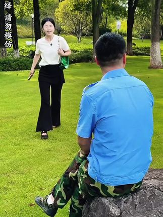 今天去公园见相亲对象,结果万万没想到.....#剧情 #情感 #感情 #相亲 #有情人终成眷属