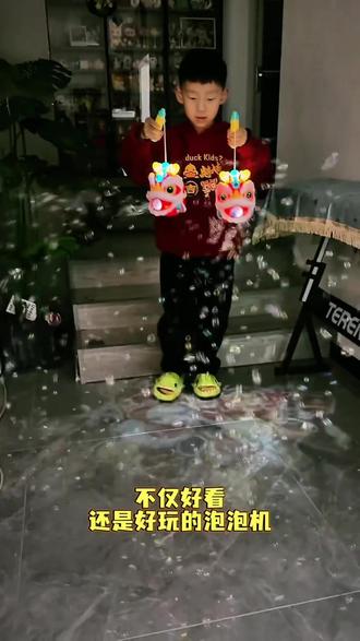 网红新年新款萌狮投影泡泡机户外儿童手提灯笼吹泡泡元宵国风玩具#灯笼泡泡机 #投影泡泡机 #醒狮泡泡机 #泡泡机都进化到什么程度了 #泡泡机的快乐