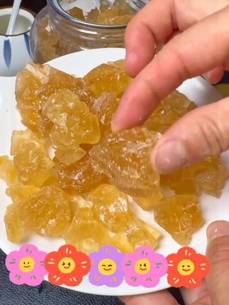 云南地道老冰糖!煲汤做甜品都少不了它!采用优质甘蔗制作,颗颗自然结晶 ,无色素无防腐剂,口感也比普通冰糖好#冰糖#云南老冰糖