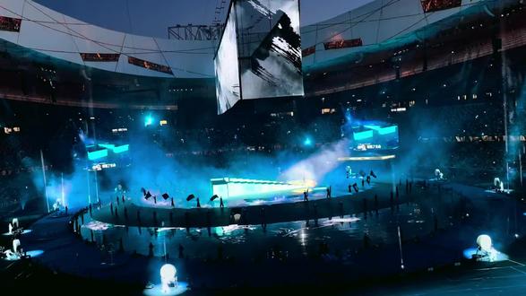 #张杰开往1982巡回演唱会 辣么大的鸟巢四面台找呀找不到人,然后本尊和他的小火车水灵灵的从眼前出现😎