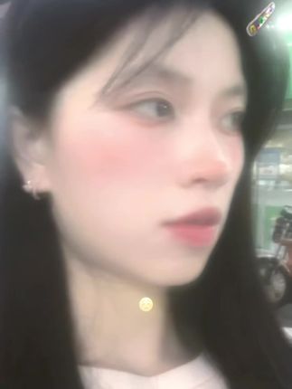 突然想通了 再喜欢也不要了 如果缘分够的话 想陪你走到最后 如果缘分太浅的话 能陪走一段路也好