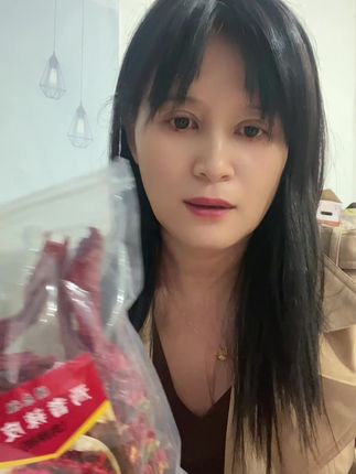 新疆焉耆辣皮子,生长于天山南麓的焉耆盆地,昼夜温差大,阳光充足,辣椒个大肉厚,色泽红润如玛瑙。经过自然晾晒,辣皮子保留了清甜微辣的独特口感,#新疆焉耆辣皮子
