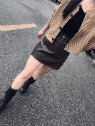 怎么会不累呢?养我的人已老,我养的人正需要用钱,生活的压力如一座大山,压得我喘不过气来。长大真的太苦了,在父母看不见的地方,用无数委屈的眼泪,熬成云碗碗浓浓的苦药,治好了自己的娇气和依赖,成为能独挡一面的大人。认命了,终究不是被人捧在手心里的女子,以后不纠结情爱,不指望依靠谁,也不抱任何的期待,努力赚钱,完成自己的任务和责任。#休闲套装#秋季新款
