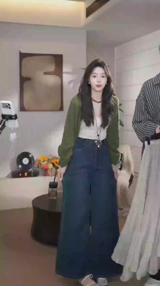 🔥2026开春「人鱼裤」|腿精本命牛仔
一秒藏肉,秒变超模腿!
高腰直筒+复古洗水,修饰腿型,拉长比例,棉感软牛仔垂坠感拉满。
百搭不挑人,承包整个春天的OOTD,两色可选闭眼入。#显高显瘦显腿长 #牛仔裤 #显瘦裤子 #开春搭配 #ootd穿搭