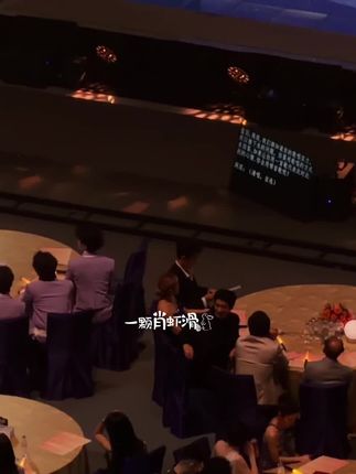 啊啊啊啊把荧光棒调成红色的乖宝🥰🥰啊啊啊