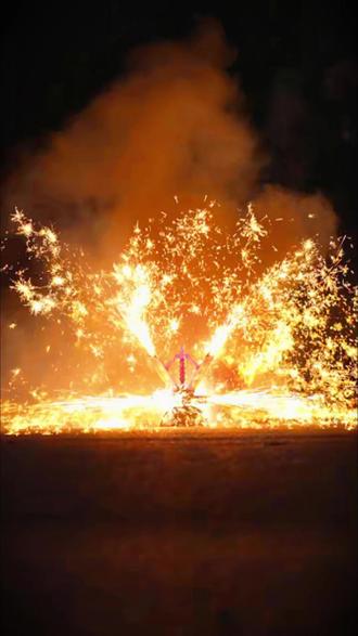 我手搓了一朵“金莲”送给你,愿你金莲花开,财运自来!
#2025我们都记住了什么 #旋舞芭蕾 #元旦 #跨年