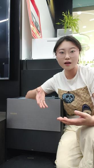 追觅水箱版扫拖机器人全套清洁保养指南 追觅水箱款扫地机清洁全攻略,再也不臭不堵!
✅每次扫完
污水箱倒净冲干净,尘盒清空,拖布取下晾干
✅每周深度洗
滚刷、边刷拆去毛发,清洗盘疏通喷水孔,水箱刷洗除污垢
✅半月除水垢
温水加白醋泡清洗盘,疏通管路
❌禁忌提醒
别加热水/消毒液,配件没干透别装机,基站机身不能冲水
耗材按月换:除臭模块、过滤棉、滤网、拖布
#追觅 #追觅扫地机器人 #扫地机器人清洁 #兰州万达茂