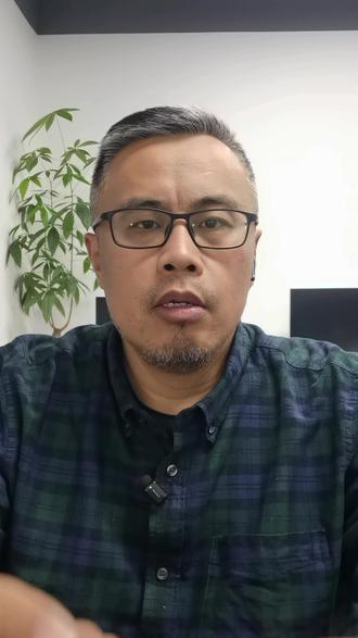大模型千奇百怪的后缀名代表什么意思?又该怎么选? #ai #大模型 #大模型选择 相信很多人都被各家大模型厂商千奇百怪的版本后缀名搞晕过。今天我来给大家分个类介绍一下,那些版本后缀代表着什么,又该怎么选。