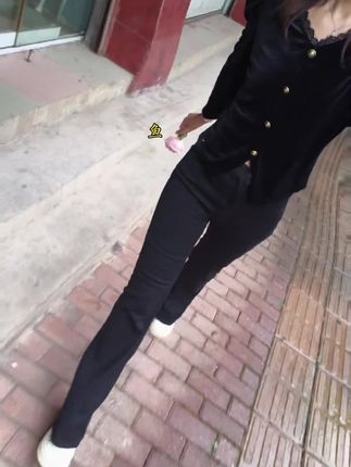 人一辈子有太多的露水情缘 看轻点也是保护自己 人和人之间淡淡的 不执着拥有 已经是礼物#穿搭 #显瘦穿搭 #微喇牛仔裤 #显高显瘦显腿长