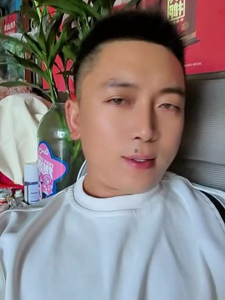 生活给了我很多选择,我一次都没选对,嘴上说顺其自然,其实我是无能为力……#沧桑大叔