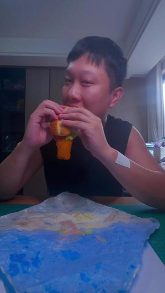麦当劳新品个长长长深海鳕鱼堡,听说视觉冲击不错?试试看! #麦当劳新品#麦当劳#长长长深海鳕鱼堡#美食判官已上线