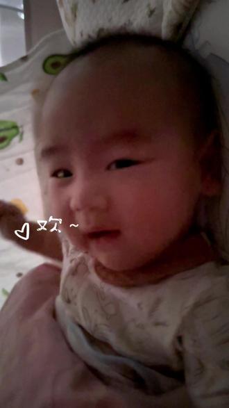 “爱妈妈吗?”“爱呀!”#人类幼崽生长记 #每天都在长大的宝宝 #上热门乖宝宝