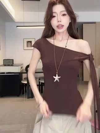 #夏季穿搭 时髦多造型~洋气衣服一衣多穿蝴蝶结绑带斜肩休闲纯欲短袖T恤女夏#今日穿搭 #显瘦搭配 #我的ootd穿搭 #休闲穿搭