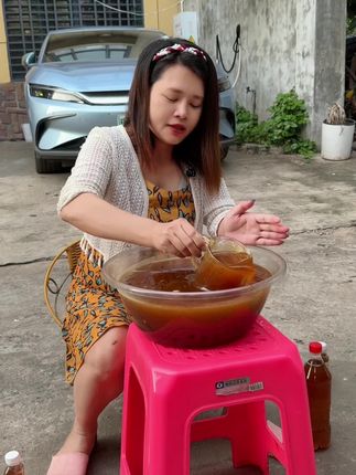 #蜂蜜#农家土蜂蜜#蜂巢蜜#蜂蜜水#土蜂蜜 农村自家散养的蜂蜜