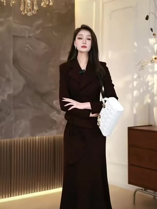 #罗曼定制 #法式毛呢套装 #秋冬轻奢穿搭 #显瘦半身裙组合#品质女装