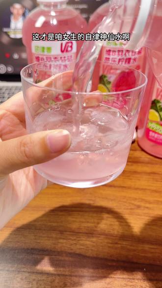 五重果蔬搭配两大益生元,轻上的羽衣甘蓝芭乐柠檬水真的夯爆了#膳食纤维 #仙女都在喝什么 #羽衣甘蓝 #柠檬水 #夏日饮品