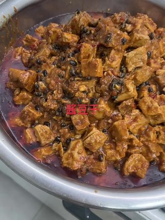 这一款叫小麦酱,酱豆干 ,腌制了半年以上已经是软糯入味!#真材实料出好味道 #分享家乡美食 @小辣椒鄱阳土特产