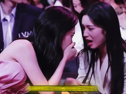 网传明星们纷纷提笼架鸟,竟是在暗地交投名状。 #小说 #网文 《娱圈不宣秘辛》