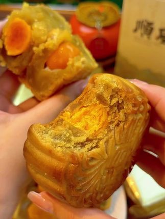 中秋将至,月饼提前安排起来咯 #月饼 #中秋节 #零食推荐 #好吃到停不下来