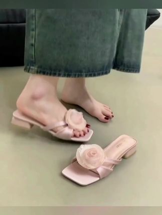 啄木鸟粉色花朵配裙子拖鞋女夏季外穿新款法式温柔仙女粗跟凉鞋女#女凉拖鞋推荐 #女凉拖鞋外穿 #女凉拖鞋居家防滑 #女鞋子推荐 #女鞋子夏季