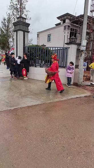 2026年正月龙灯狮子耍起来!耍风调雨顺!耍国泰民安!耍顺风顺水顺财神!今天在我们尹氏家族兄弟家纳头财!祝大家一年都有好彩头好运气!#传承地方民俗文化