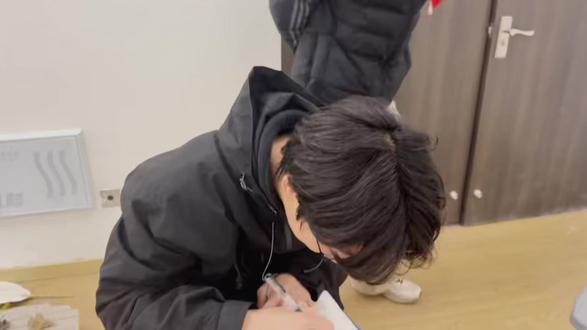 好孩儿 可吃汤饭了?不吃?那奶给你叨麻虾 @大学生艺术团 好孩儿 可吃汤饭了?不吃?那奶给你叨麻虾#不讲不讲吃汤饭 #杨大牛 #大学生 @DOU+小助手 @DOU+上热门