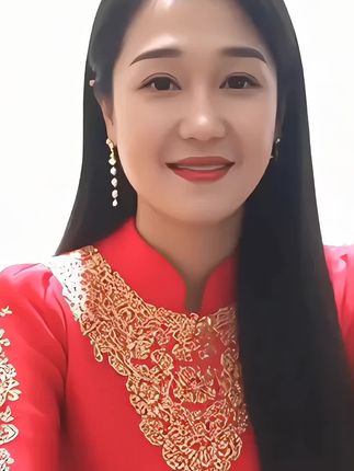 这个是新型的太阳能风扇帽子,它的上面是一块太阳能板白天只要有光有太阳就会自动充电,不会断电,风力还可以三档调节,特别凉快,抖音好物分享。