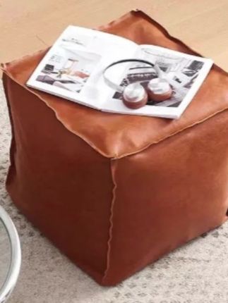 家里有这种沙发或者飘窗的,一定要安排一个这样的美式收纳皮墩,它不仅是一个颜值担当的软装,还是一个实用的收纳箱,可以放一些不常穿的衣服、季节性的被子或者杂物等等。而且表面是防水防刮的,脏了一擦就干净了,关键是还能当个换鞋凳,真的太方便了。#好物 #推荐 #种草 #收纳皮墩 #居家必备