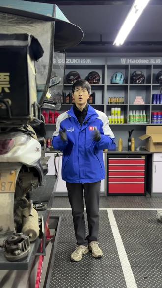 定期更换齿轮油也是保障踏板摩托车运行正常的关键#摩托车 #踏板摩托车 #豪爵 #dou是好车 #维修保养