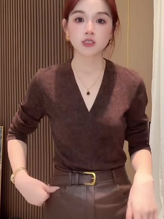 晕染韩版时尚V领长袖T恤女款2025新款洋气减龄宽松百搭休闲上衣#百搭休闲上衣#v领长袖t恤 #洋气减龄#休闲减龄穿搭 #爆款女装