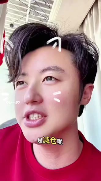 2.8狗总:节日前别跟风减仓! 宝子们!每次节日关口,都有人喊着“减仓避险”,但我偏不!分享下我的“反套路”逻辑👇
✨ 节日操作:加仓+持仓不动
市场主流都在减仓避险,我反而坚定拿住黄金白银,有闲钱还会加仓~毕竟2025年春节、国庆后都涨了,节前减仓完全是错过行情!
🔒 锁仓的安全感
我超爱锁仓状态,能逼自己别被情绪带着瞎买卖。而且黄金白银长期大趋势是向上的,短期波动慌啥?
(PS:这是我自己的操作思路,不构成投资建议哈~)
#狗总团队 #狗总 #基金