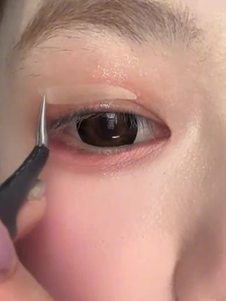 水滴形双眼皮贴你是我的神!再也不怕贴出来双眼皮会被眼尾吃掉了!直接扩宽眼尾放大双眼效果绝了#今日妆容 #平价彩妆 #女大学生 #日常唠嗑