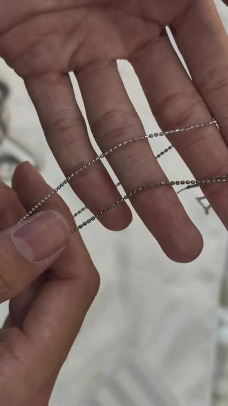 急急急❗️买回来的银饰该怎么“处理”啊? 《简洁版》银饰保养清理方法如下↓
🚿 洗澡别戴
📦 不戴密封
✨ 黑了用擦银布
银饰保养小妙招✨
#白银#银饰 #银饰小知识 #拒绝废话#科普#冷知识#省流
❌ 拒绝牙膏!颗粒磨损伤首饰。 ✅推荐这3招:
1. ✏️ 橡皮擦:轻微氧化,一擦如新
2. 🧂 盐+热水+铝箔:恢复闪亮(化学还原法)
3. 👝 擦银布:随身常备,即擦即亮
保存这一条,银饰不再黑👆