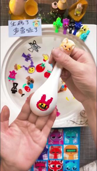 水里画画,喜欢什么,姐姐给你们画哟!#漂浮笔 #漂浮笔画画 #简笔画 #拉布布简笔画 #画画