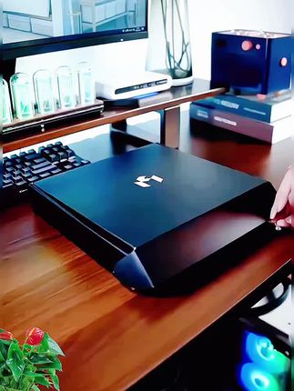 家里有电脑的一定要准备好这电脑支架材质还是铝合金的笔记本支架一定要选这种可以旋转的,全身都是金属打造,镂空设计可以轻松散热,三百六十度全方位旋转,方正走,无机调节,随时悬停,各种机型都可监控,看剧、办公、学习都很可靠。折叠收纳方便携带#电脑支架#显示器支架#增高托物忉架#平板支架#笔记本散热