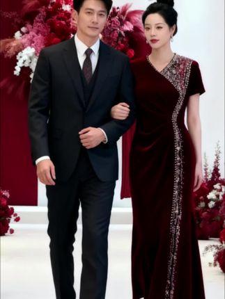 优雅大气的喜婆婆婚宴装,丝绒质感搭配精致刺绣,尽显高贵气质!✨穿上它,您就是全场焦点~ #谁能拒绝舒华cleanfit风 #喜婆婆婚宴装#婚宴礼服#喜妈妈旗袍#结婚礼服