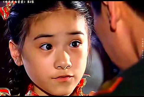 一句‘哈痒饶命’救下整排枪下亡魂:司令千金一笑 ,黑豹子铁血变绕指柔。#情深深雨蒙蒙 #一个片段看完一整部剧 #影视解说 #影视解说dou+小助手 #琼瑶剧