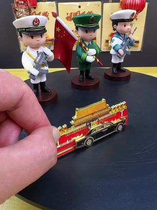 这冰箱贴真的是高级感满满~金属质感,拿在手里沉甸甸的很有分量!#勇毅前行 #冰箱贴 #不忘初心 #热爱祖国 #冰箱贴