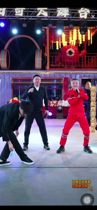 #节目精彩片段分享 小万子又出新歌了,让一切随风,四哥不拿刀还真镇不住小万子#经典节目表演