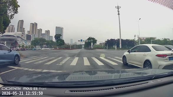 就很邪门,我也不知道为什么 #诡异 我为什么叹完气后要笑?至今我都不知道我在笑什么😂,中间那段笑我是真不知道笑什么,咳嗽完了的笑,是突然意识到了被自己的行为搞笑了#今日行车记录