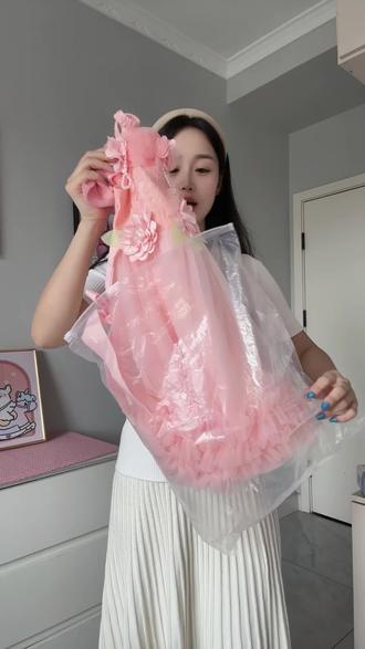 原来给女儿的六一礼物🎁一条公主裙就能让她开心好久🥰上身太温柔太显气质啦#公主裙公主梦#女童连衣裙#甜美女孩#公主风连衣裙#六一礼物
