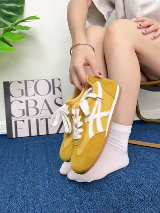 让鞋子提醒自己享受美丽,不惧脚下源于内心的自信 #高个子女生的早秋穿搭  #氛围感穿搭  #肉肉女孩的早秋不露腿穿搭