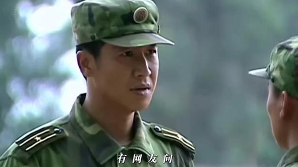 为什么袁朗一眼就看中了许三多,而高成直到七连解散才认可许三多 评论区留言讨论吧#士兵突击 #军旅剧 #许三多 #袁朗 #高成